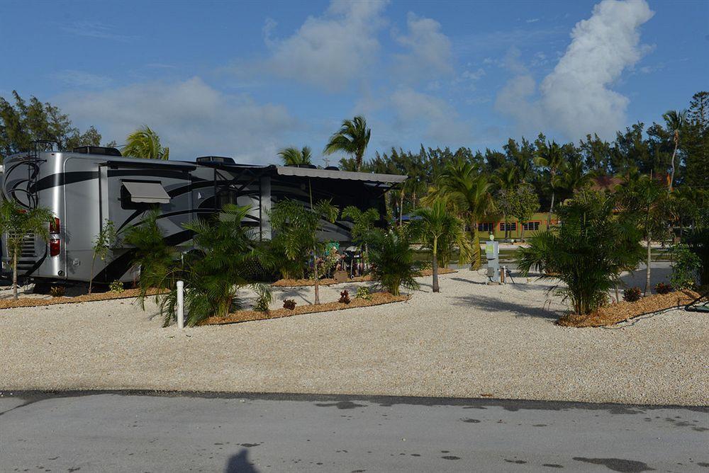 Fiesta Key Rv Resort Premium Room 1 Layton Exteriör bild