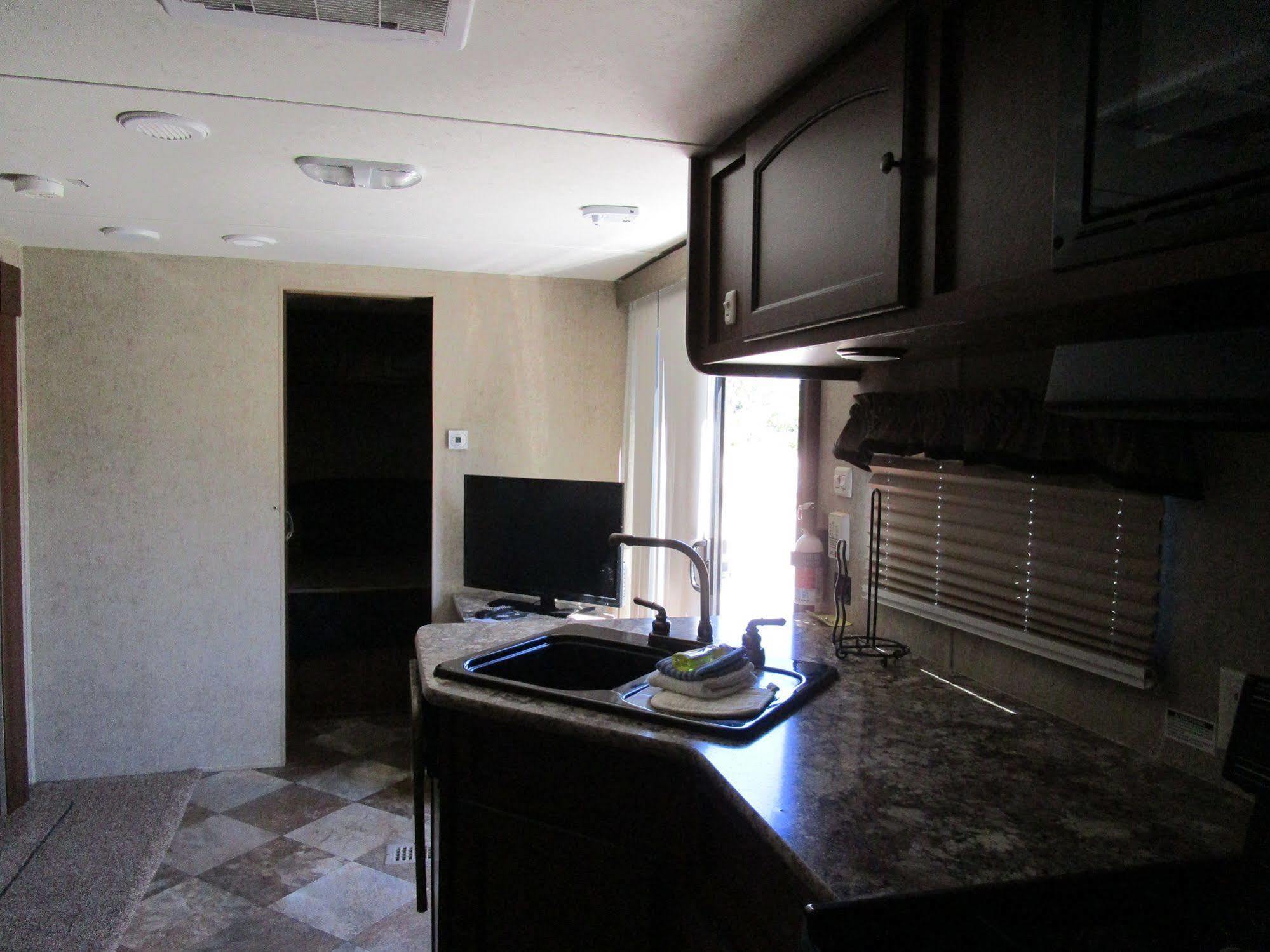 Fiesta Key Rv Resort Premium Room 1 Layton Exteriör bild